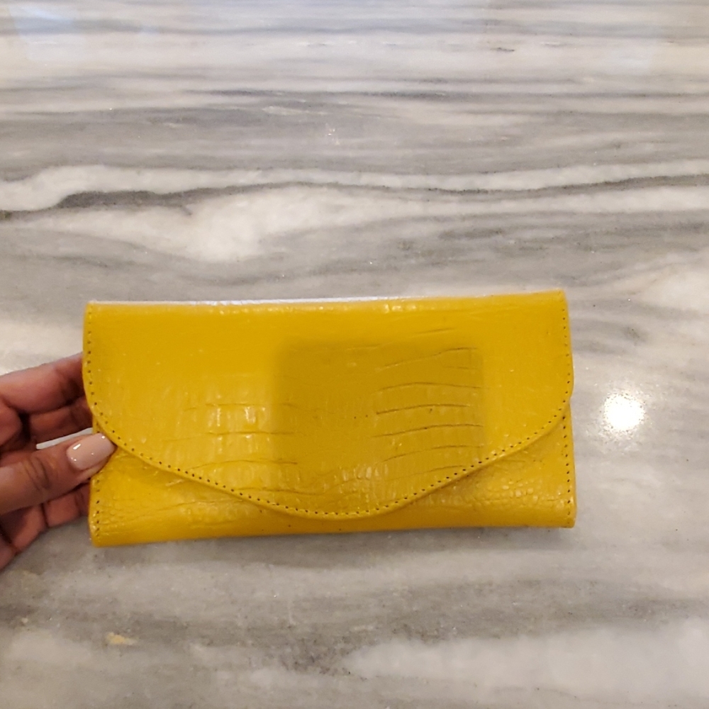 Genuine leather wallet in mustard color